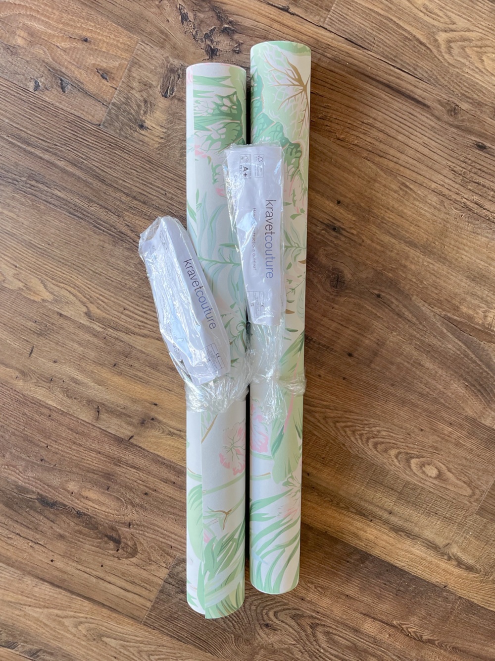 NWT KRAVET Couture Wallpaper 2 Double Rolls Yasuni 317 Green Pink Palm Tropical